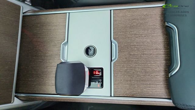Used 2025 Land Rover Range Rover SE image 49