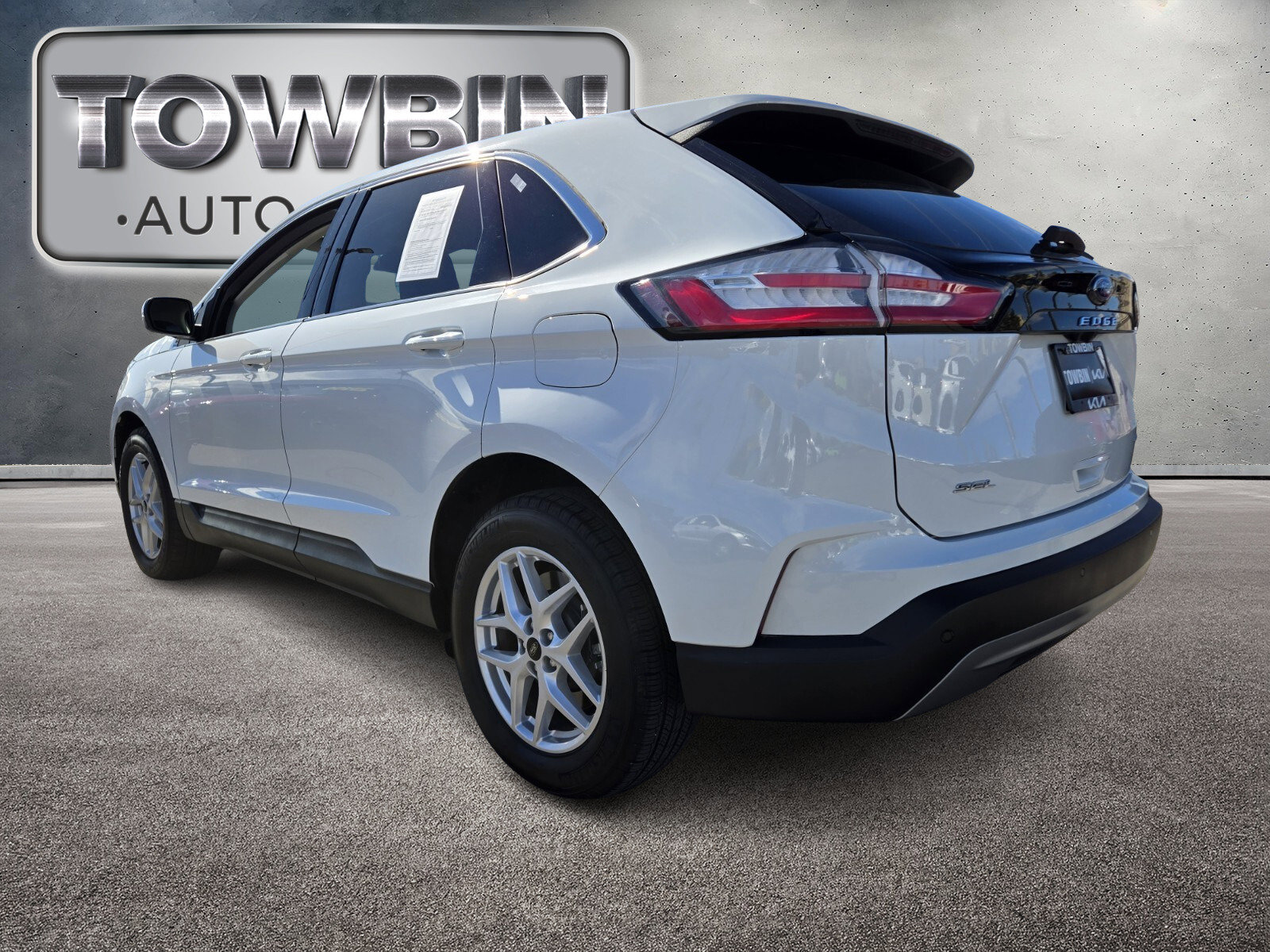 Used 2023 Ford Edge SEL w/ Convenience Package image 7