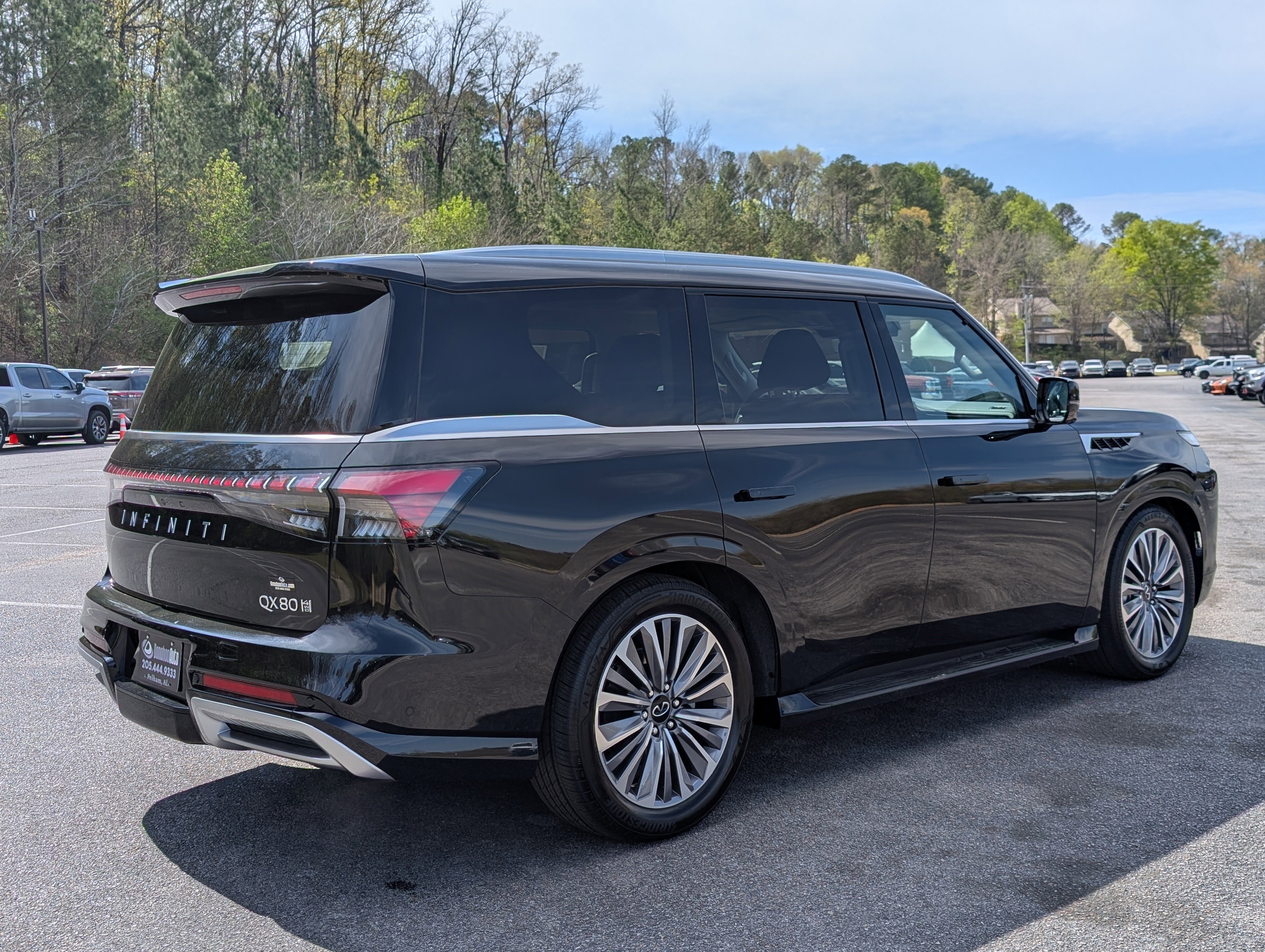 Used 2025 INFINITI QX80 Sensory image 9