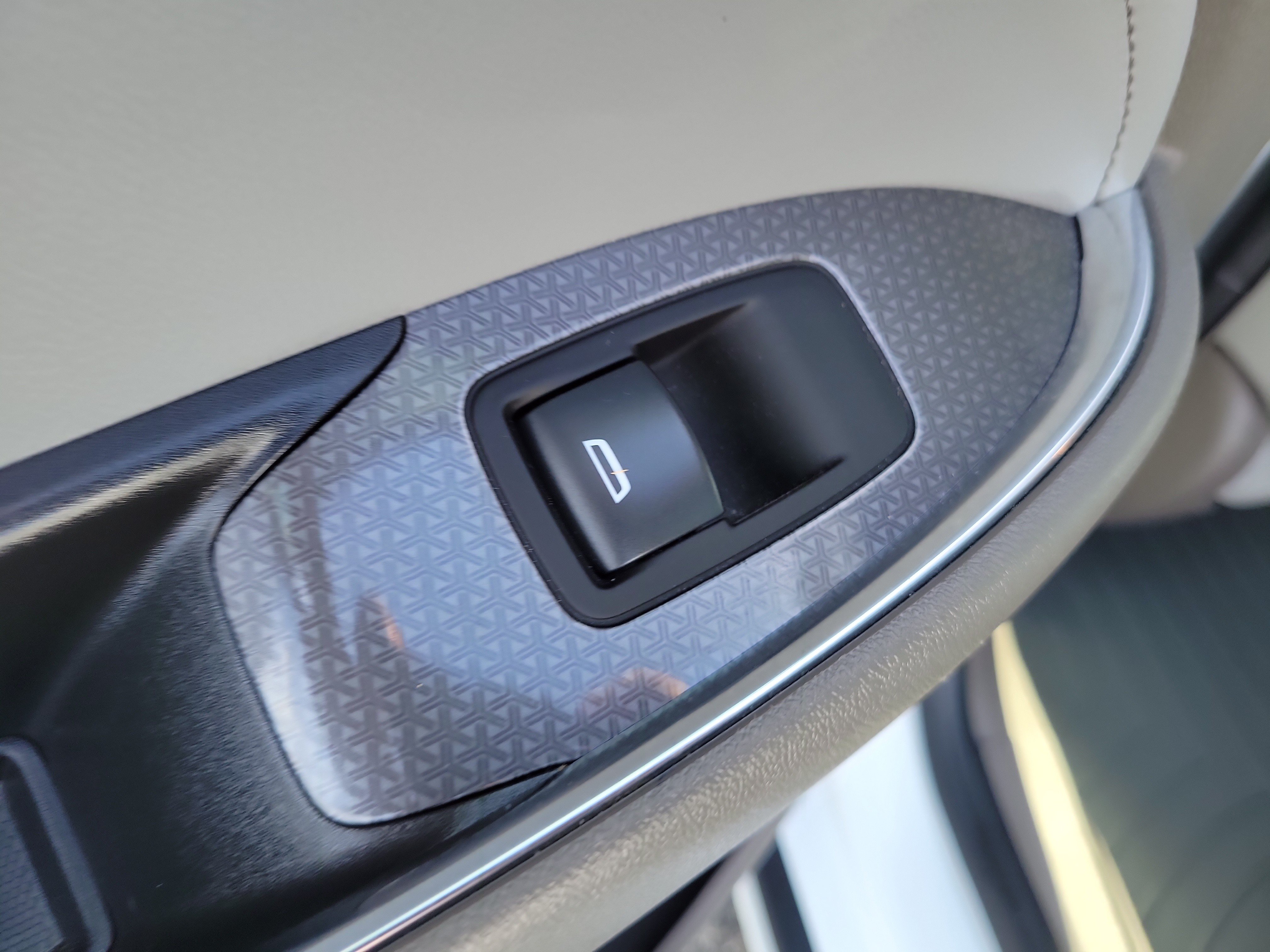 Used 2018 Chevrolet Malibu LT w/ Leather Package FWD image 14