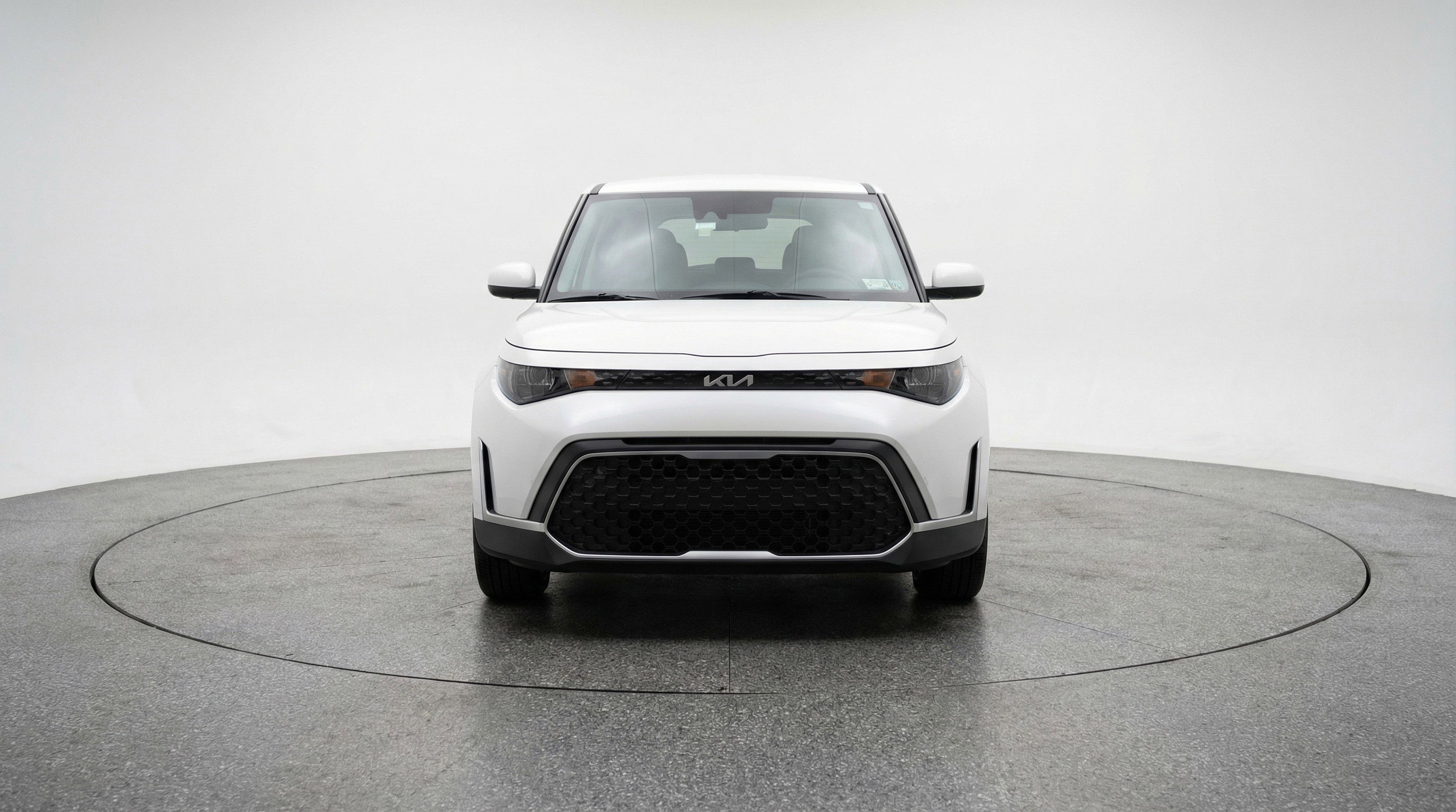 Used 2025 Kia Soul LX w/ LX Technology Package FWD image 2