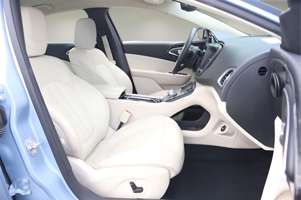 Used 2015 Chrysler 200 C FWD image 16