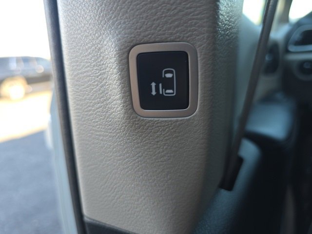 Used 2020 Chrysler Pacifica Limited image 27