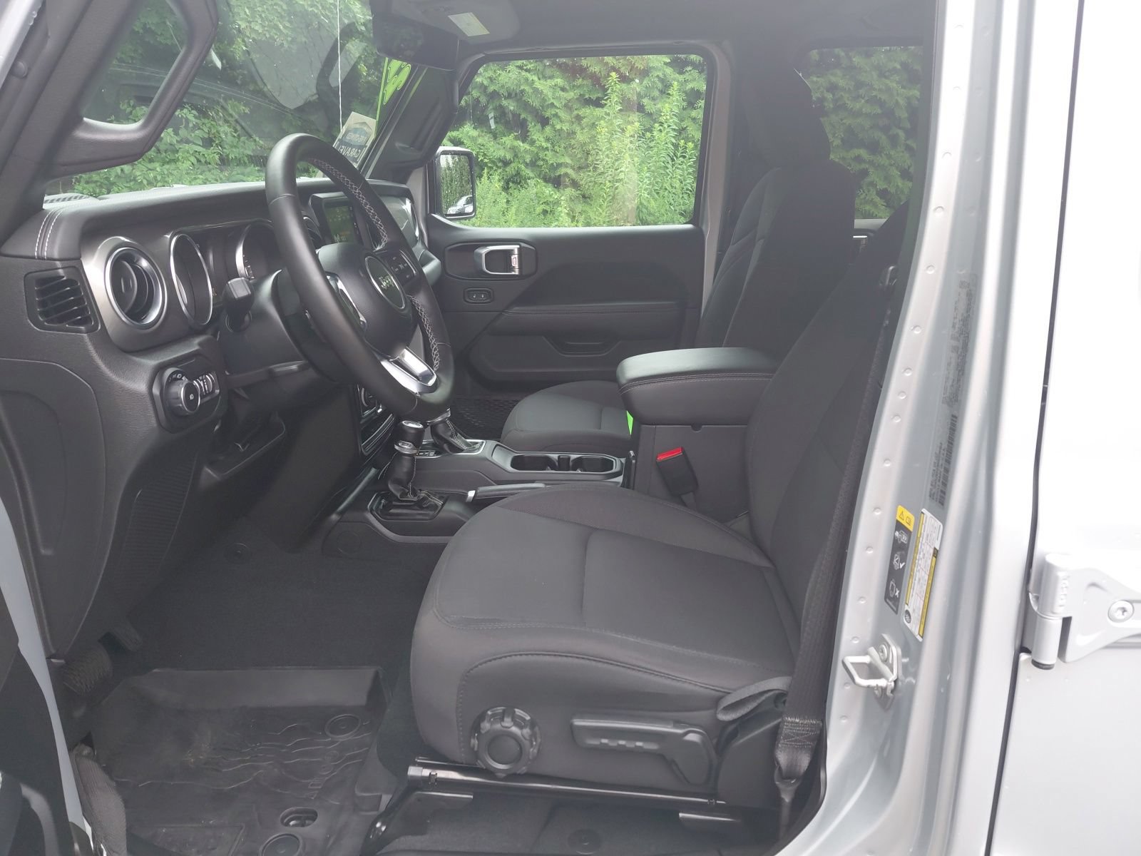 Used 2022 Jeep Wrangler Unlimited Sahara w/ LED Lighting Group AWD/4WD image 2