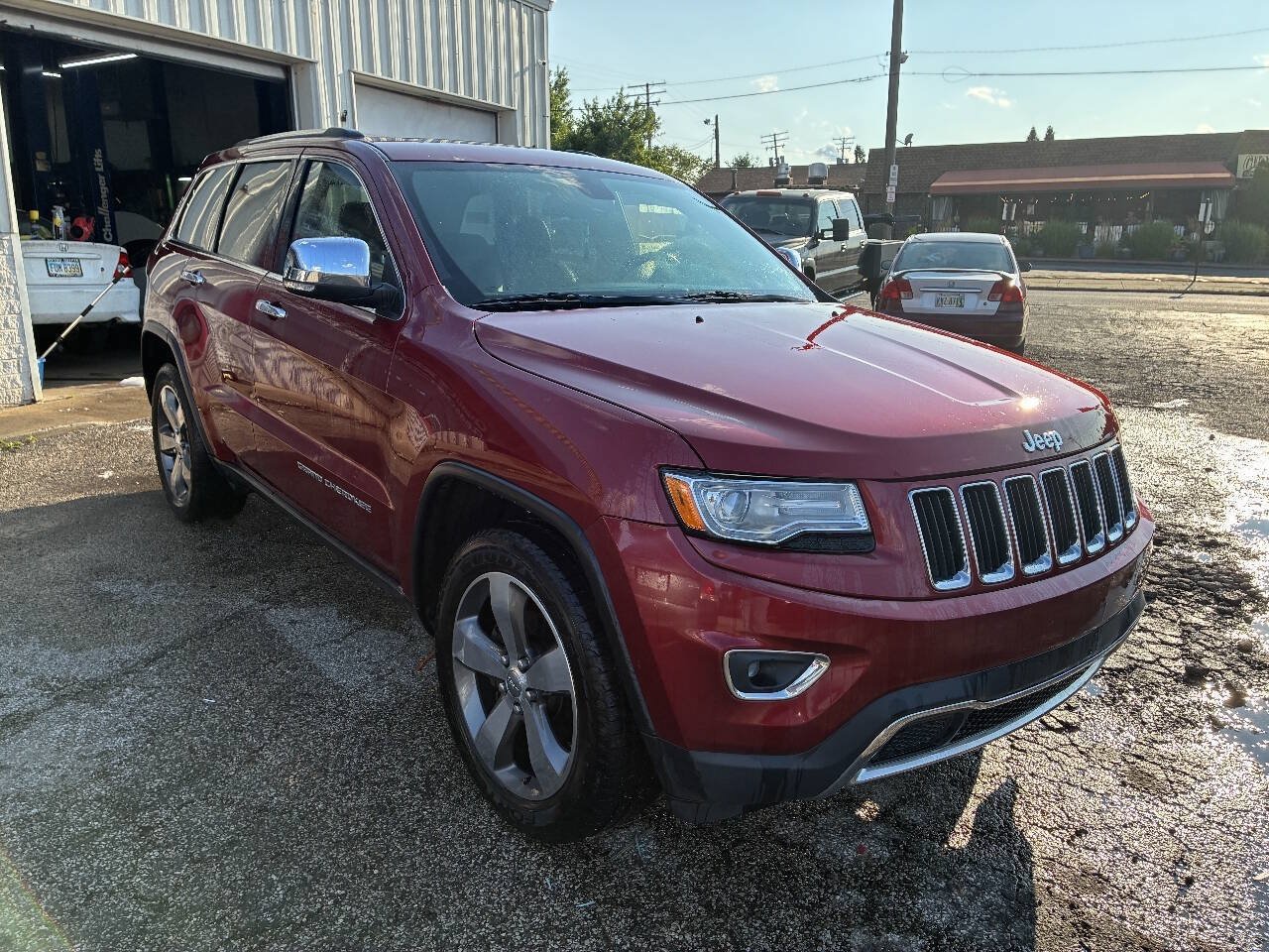 Used 2015 Jeep Grand Cherokee Limited w/ Luxury Group II AWD/4WD image 2