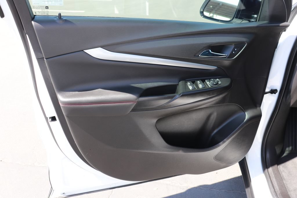 Used 2023 Chevrolet Bolt EUV LT w/ Convenience Package FWD image 9