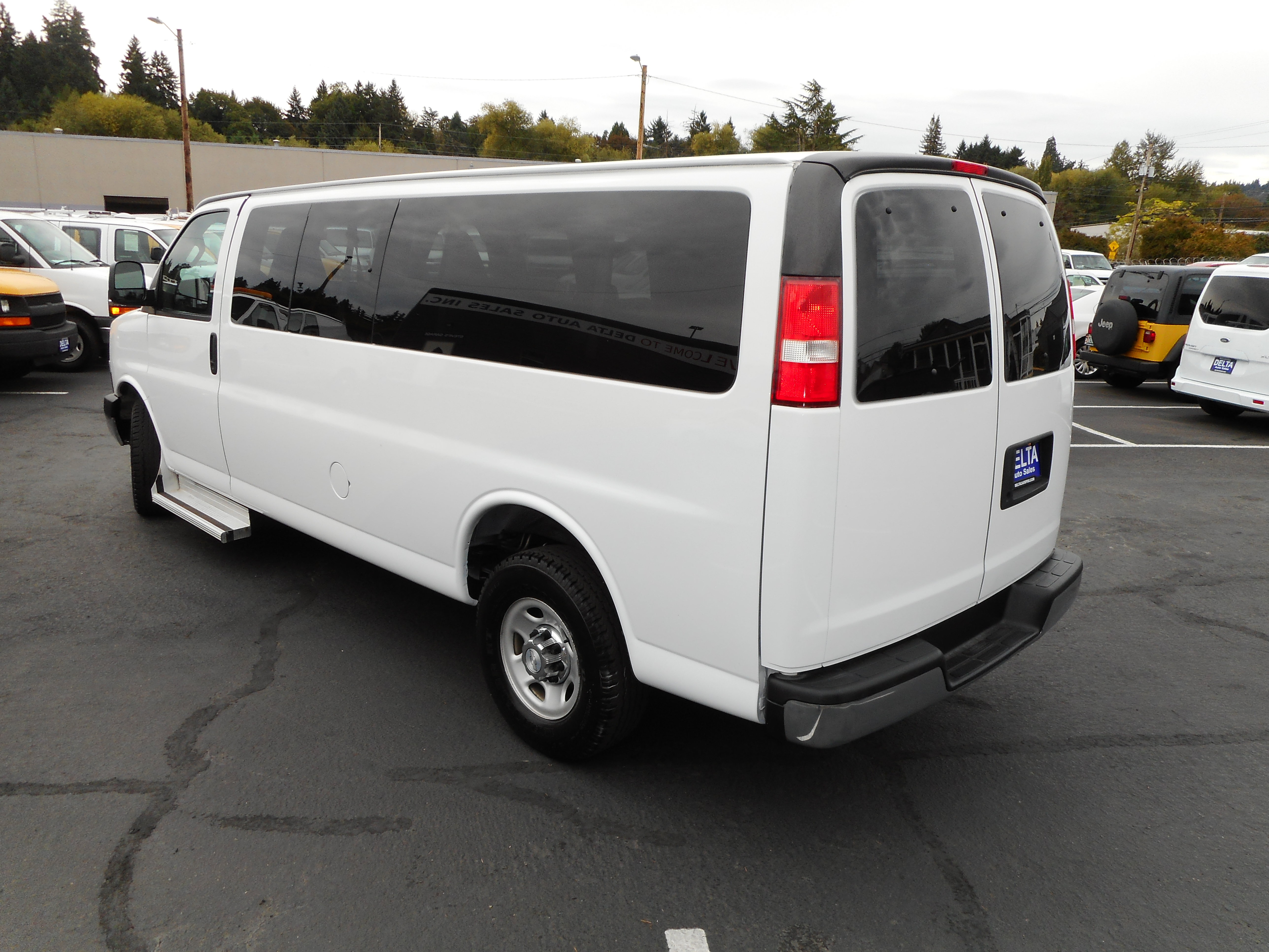 Used 2016 Chevrolet Express 3500 LT w/ LT Preferred Equipment Group RWD image 10