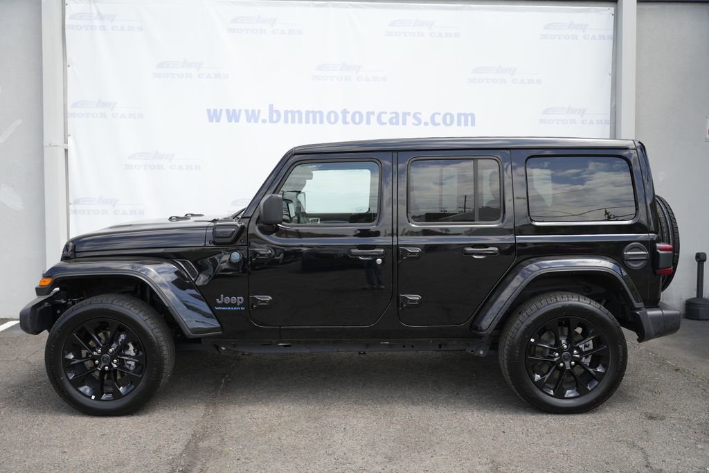 Used 2025 Jeep Wrangler Unlimited Sahara w/ Safety Group AWD/4WD image 8
