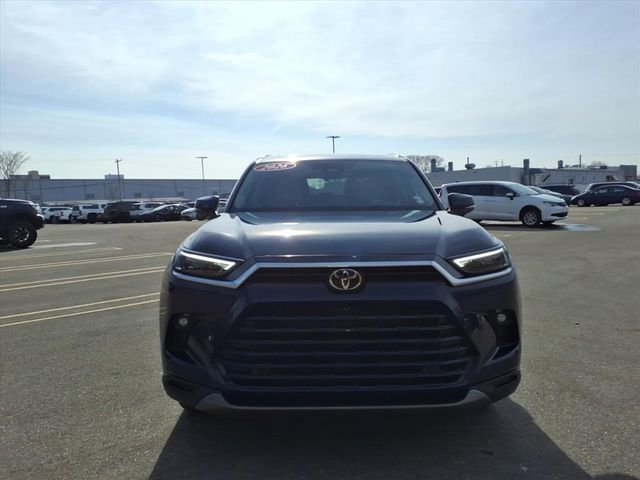 Used 2026 Toyota Grand Highlander Platinum image 2