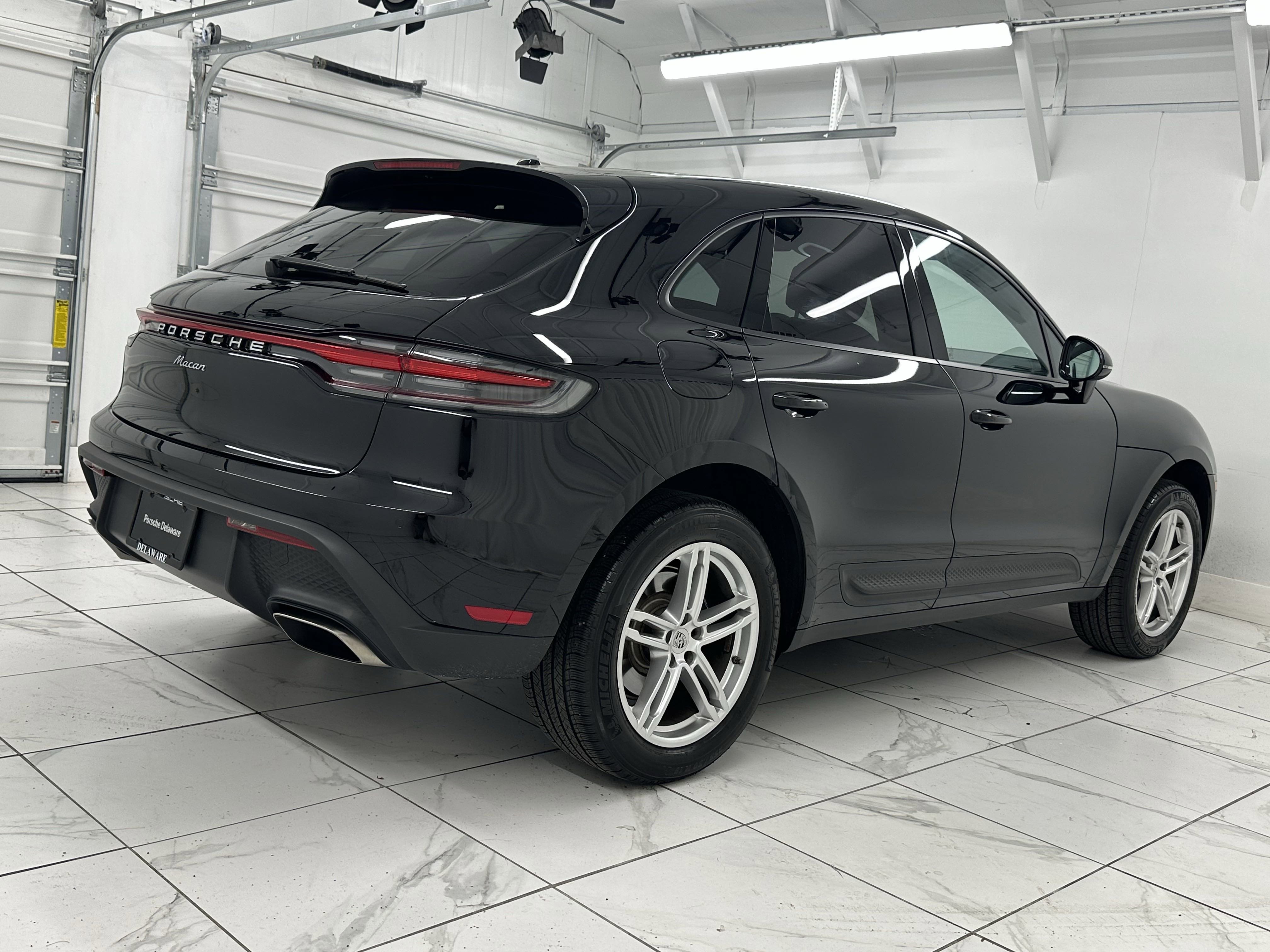 Certified 2025 Porsche Macan image 11