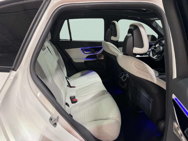 Used 2023 Mercedes-Benz GLC 300 4MATIC image 25