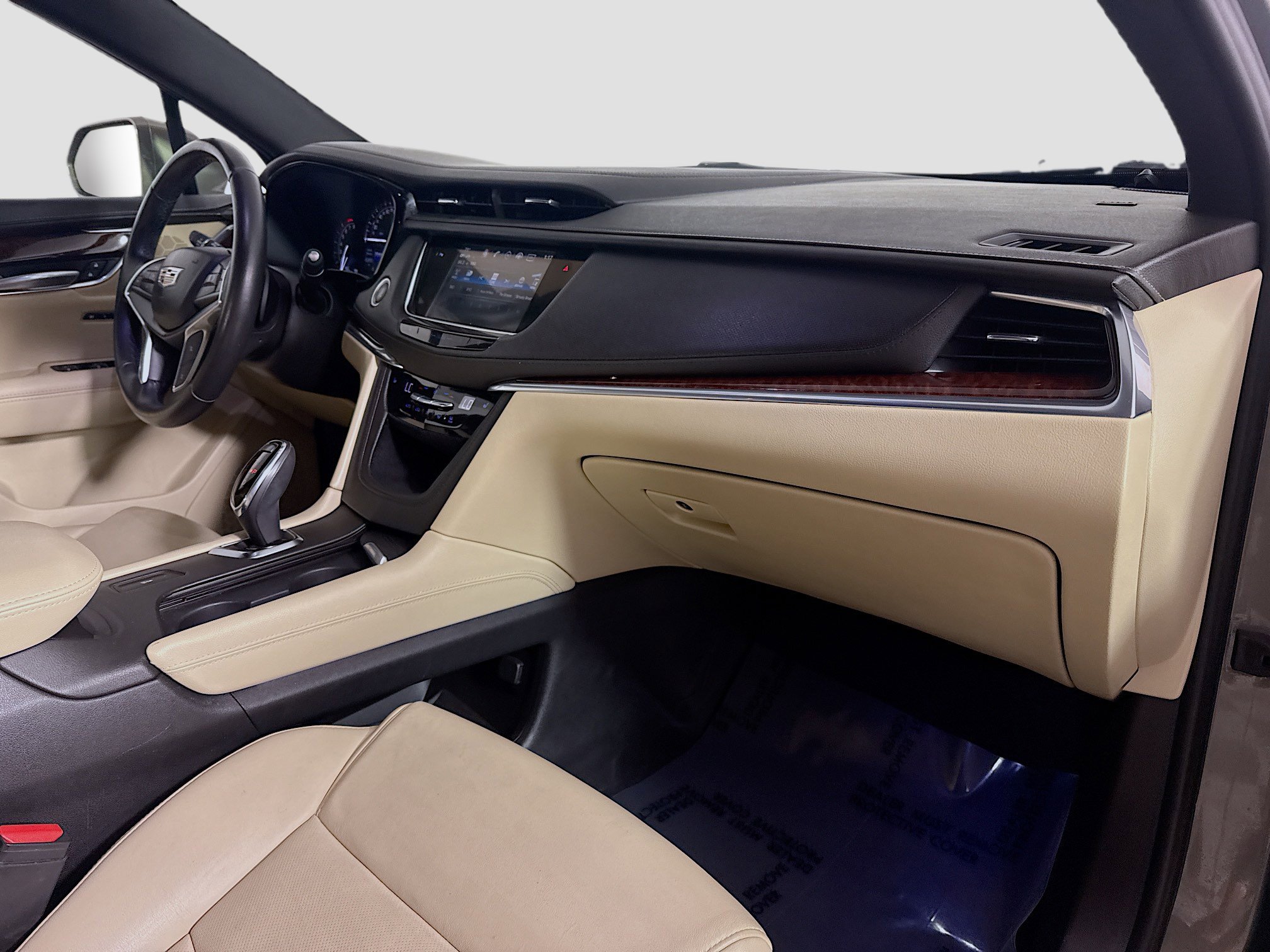 Used 2018 Cadillac XT5 Luxury w/ Driver Awareness Package image 30