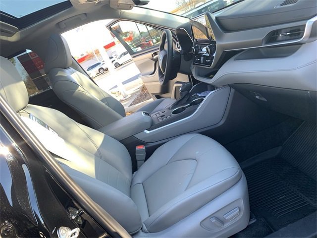 New 2026 Toyota Highlander XLE image 14