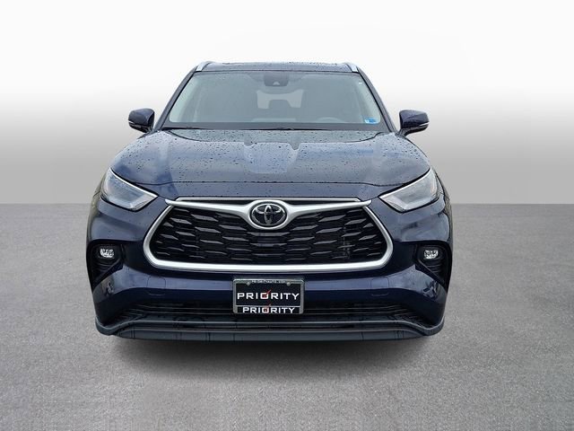 Used 2024 Toyota Highlander XLE image 3