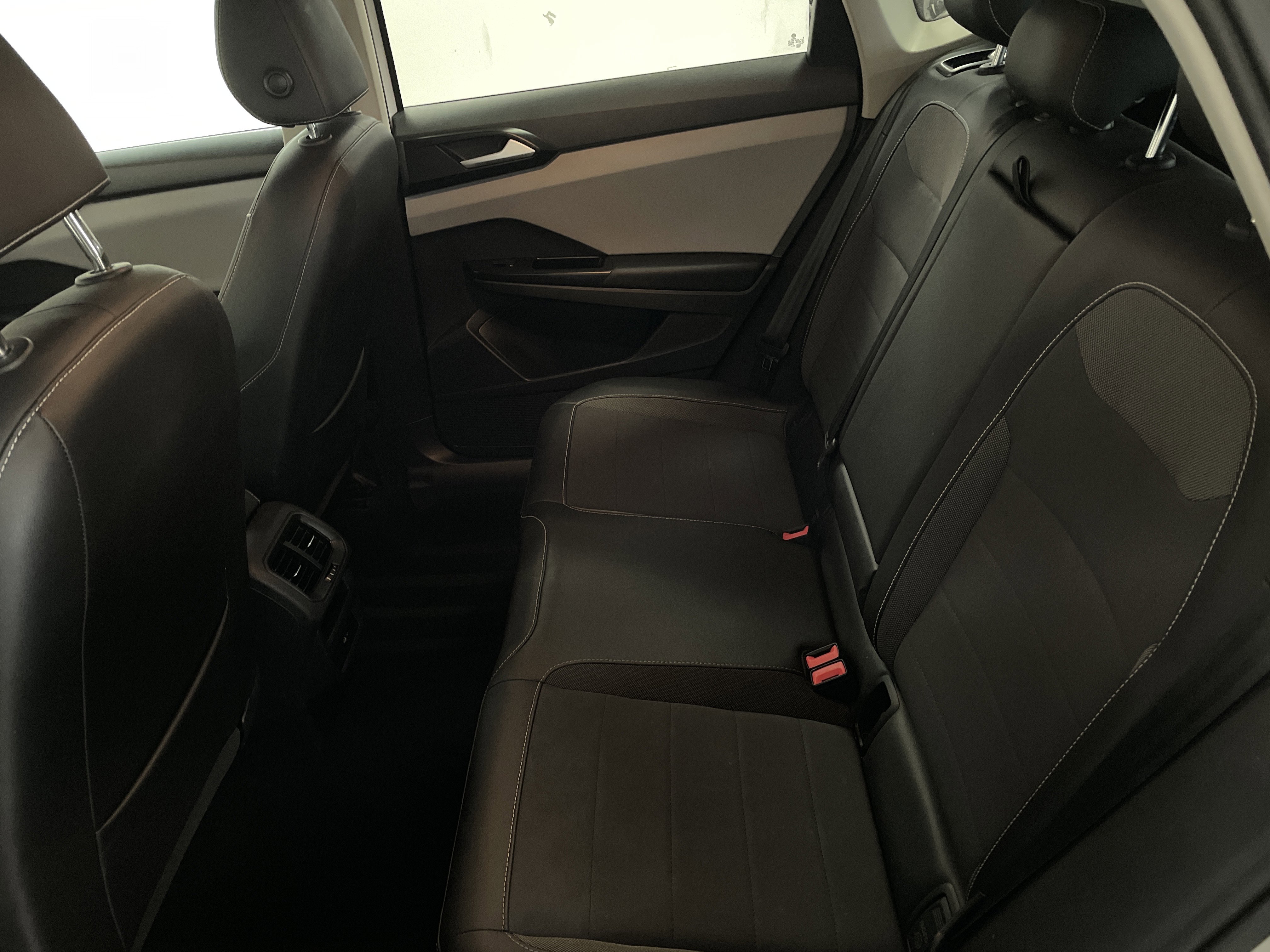 Used 2023 Volkswagen Taos SE w/ Black Wheel Package FWD image 15