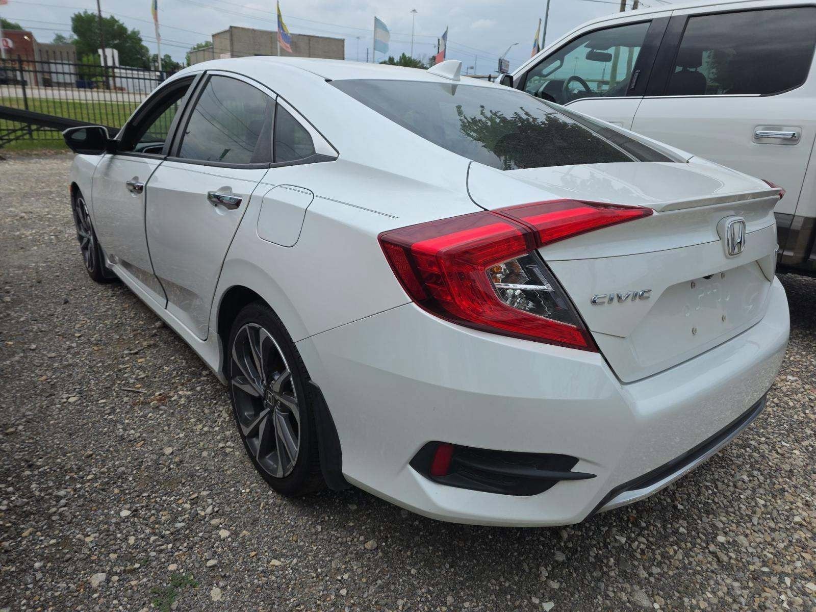 Used 2019 Honda Civic Touring image 2