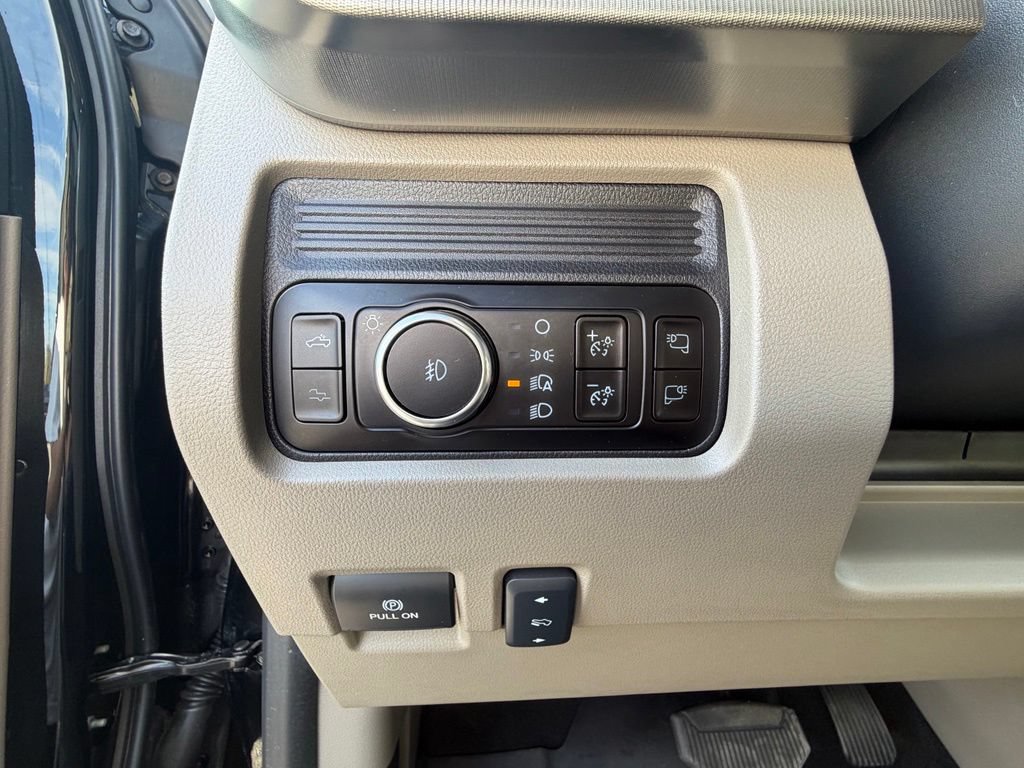 Used 2026 Ford F350 Platinum w/ Platinum Plus Package AWD/4WD image 4