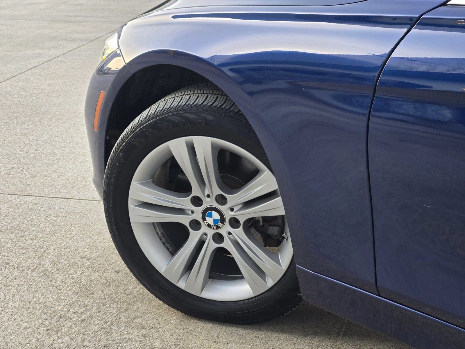Used 2018 BMW 330i xDrive Sedan w/ Premium Package AWD/4WD image 38