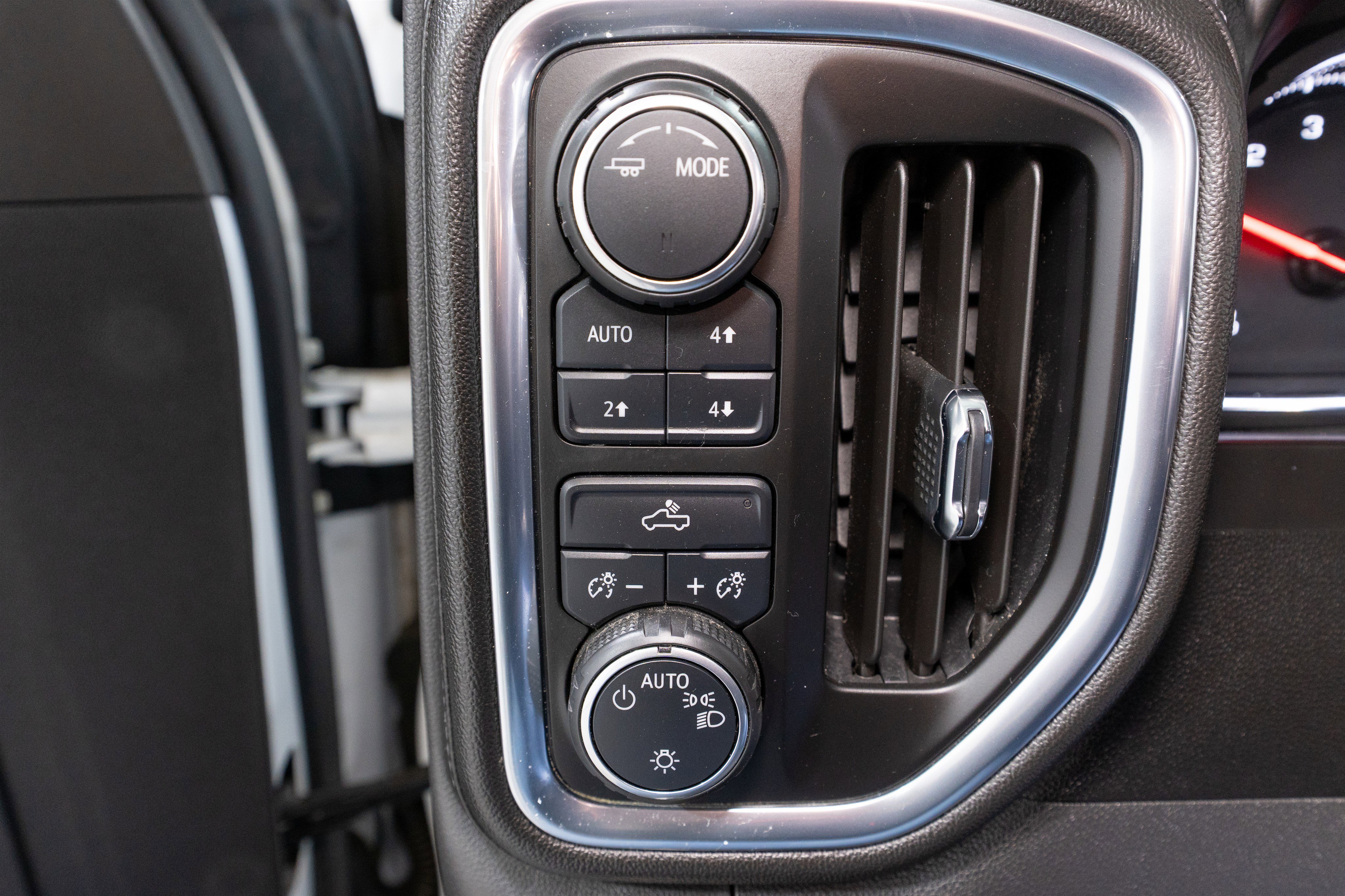 Used 2020 Chevrolet Silverado 1500 LT w/ All-Star Edition image 32