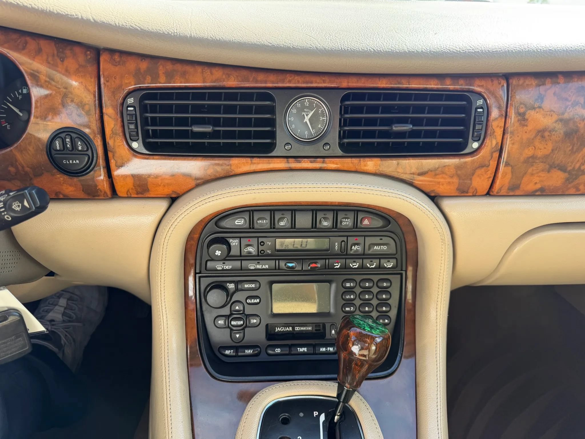 Used 2001 Jaguar XJ8 RWD image 18