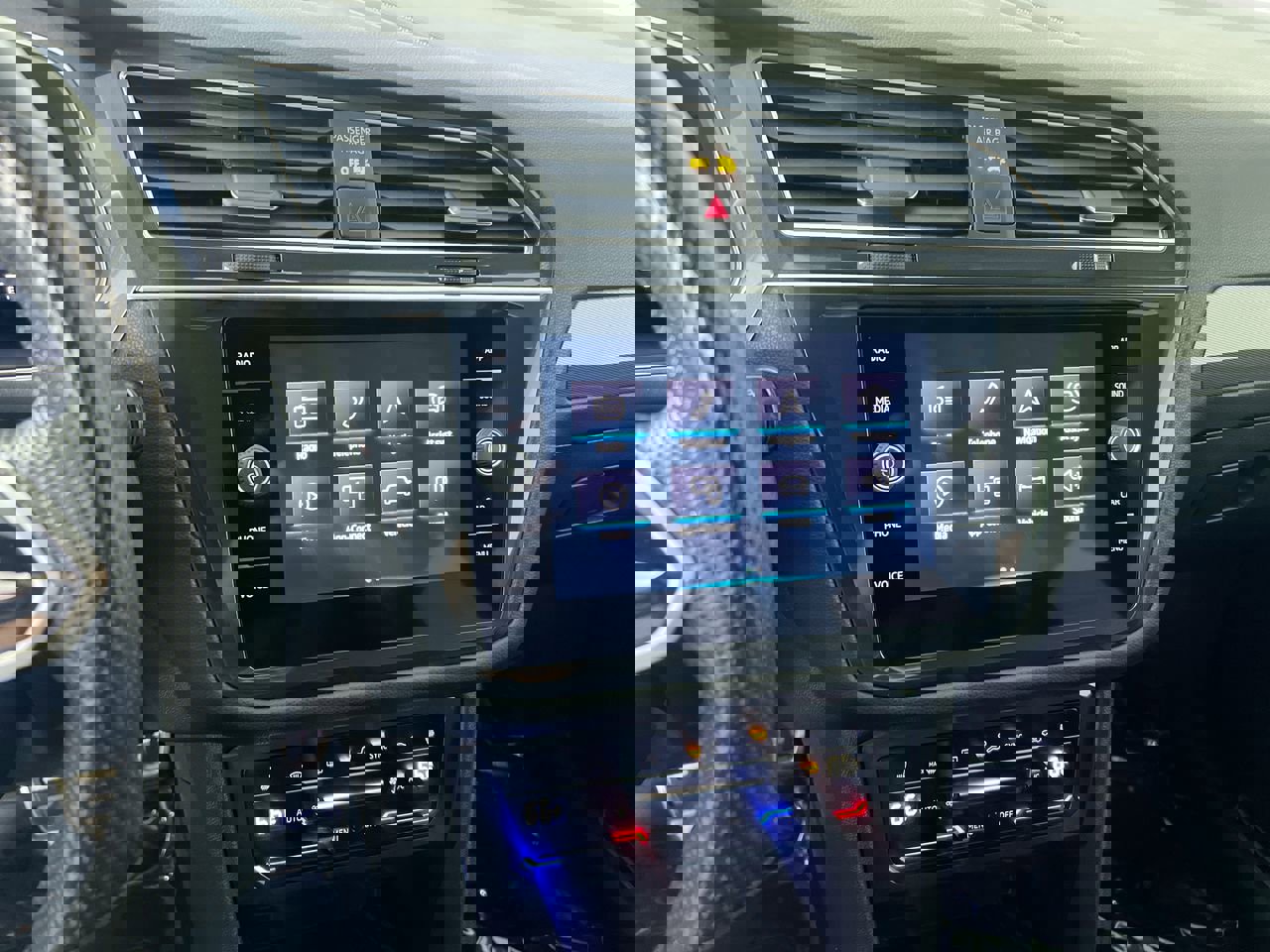 Used 2022 Volkswagen Tiguan SE R-Line image 28