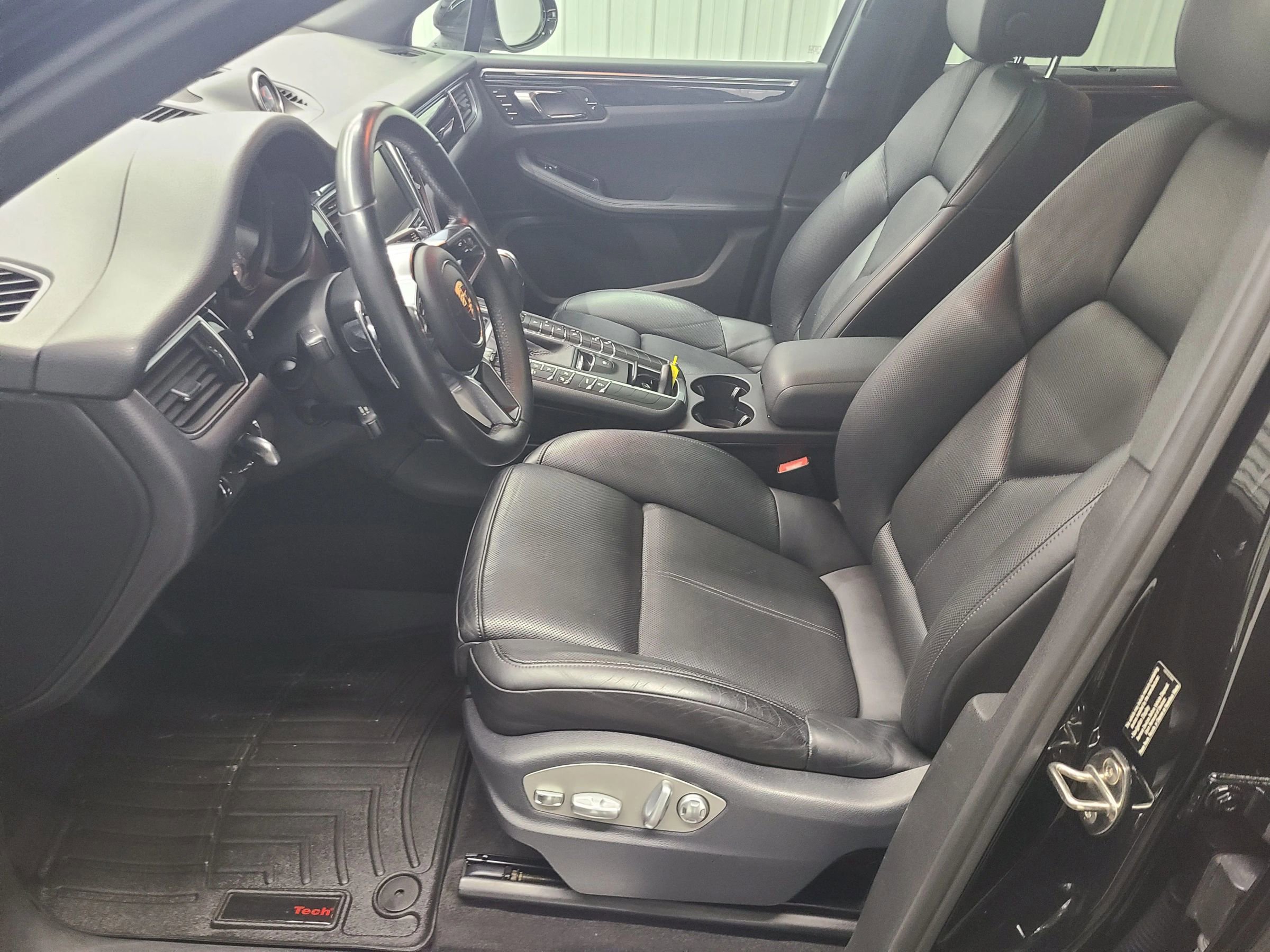 Used 2015 Porsche Macan S w/ Premium Package Plus image 23