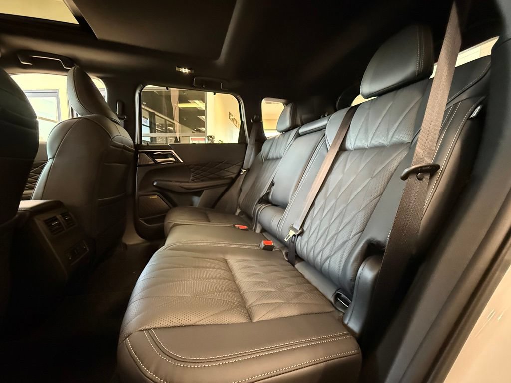 New 2026 Mitsubishi Outlander SEL Black Edition FWD image 30