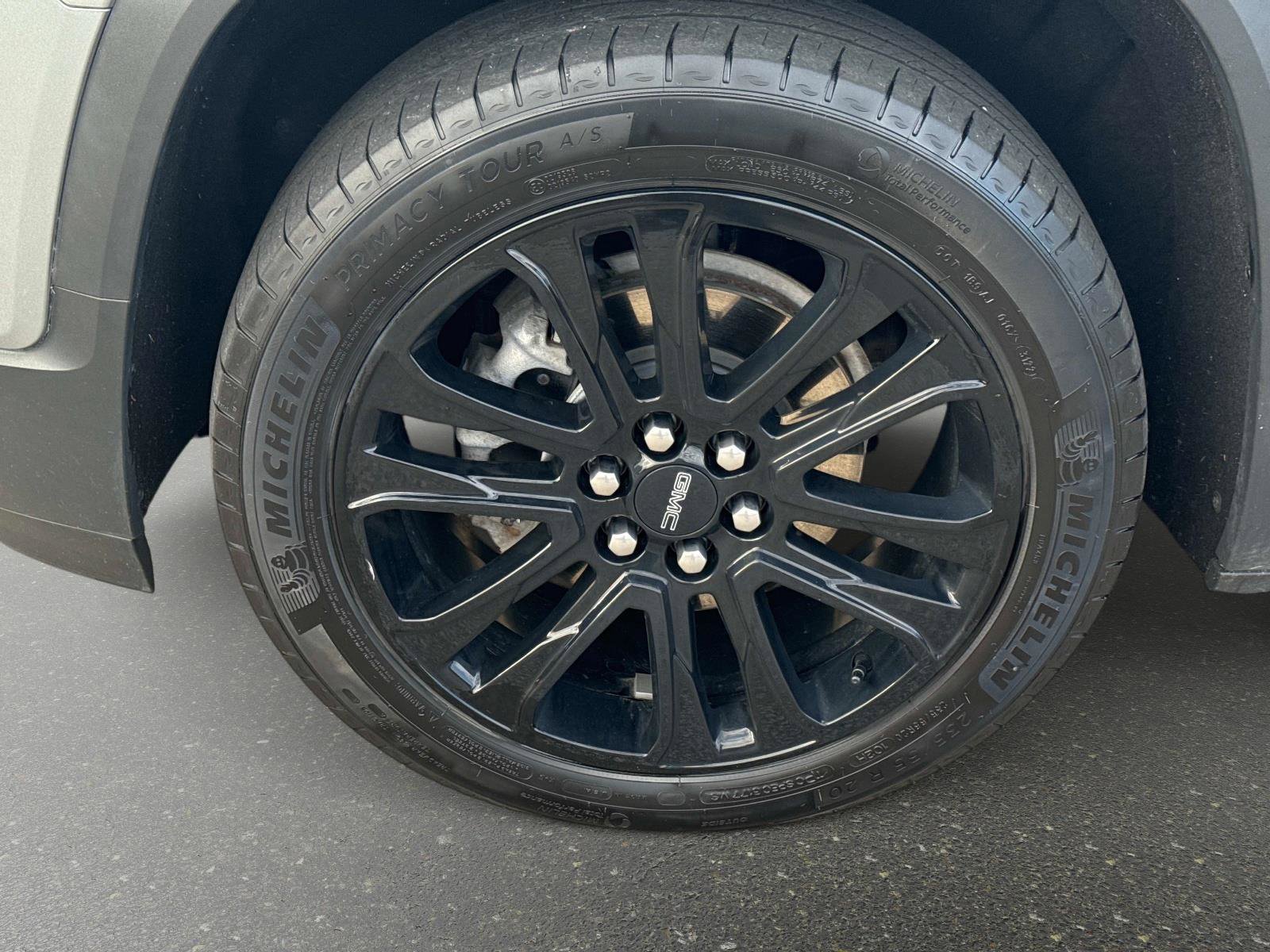 Used 2023 GMC Acadia SLT w/ Elevation Edition image 9