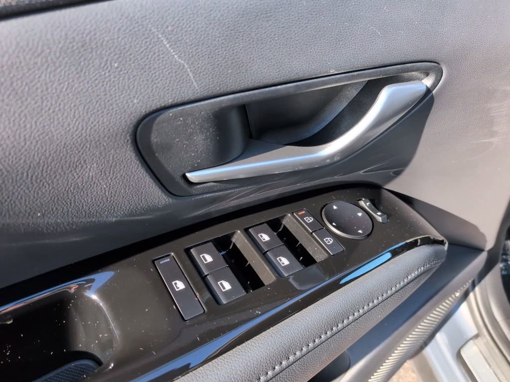 Certified 2025 Hyundai Tucson Limited image 12