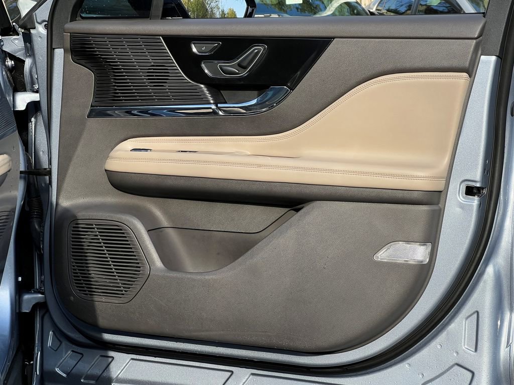 Used 2022 Lincoln Corsair Reserve w/ Equipment Group 201A image 19