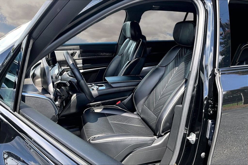 Certified 2026 Cadillac Vistiq Platinum w/ LPO, Floor Liner Package AWD/4WD image 21