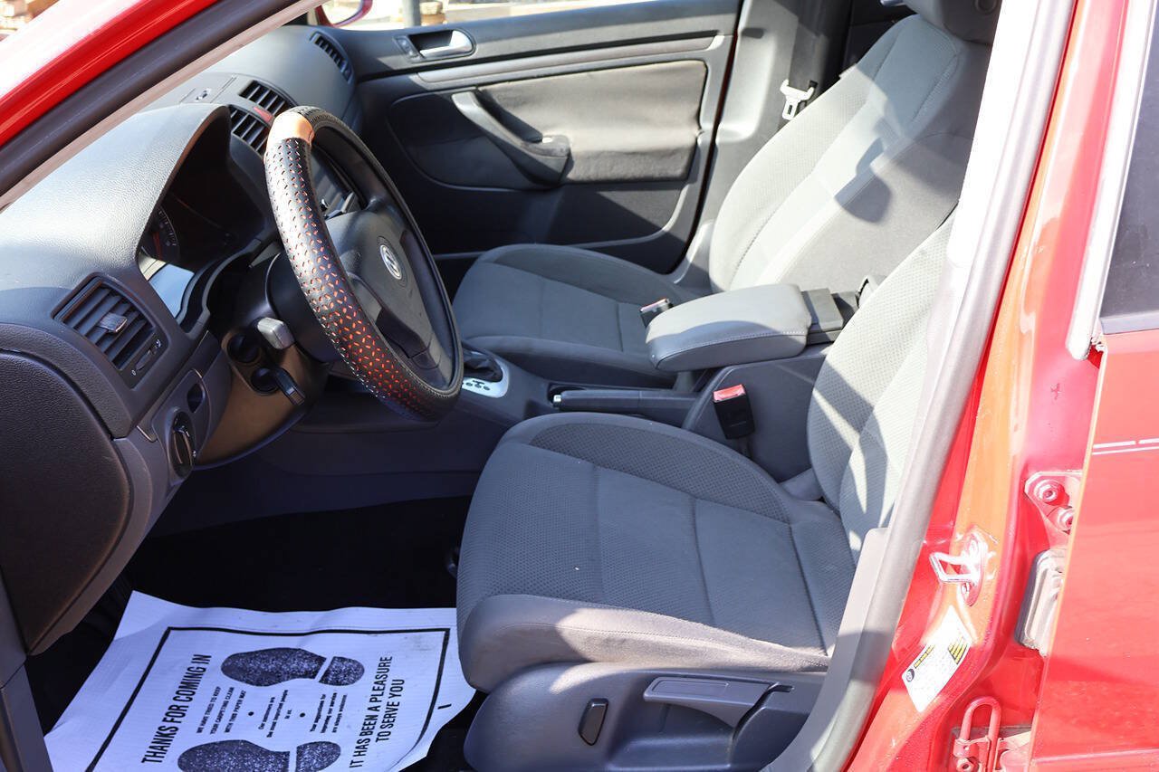 Used 2007 Volkswagen Rabbit 4-Door FWD image 13