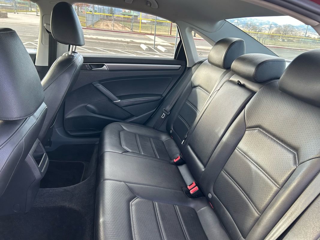 Used 2016 Volkswagen Passat 1.8T R-Line image 16