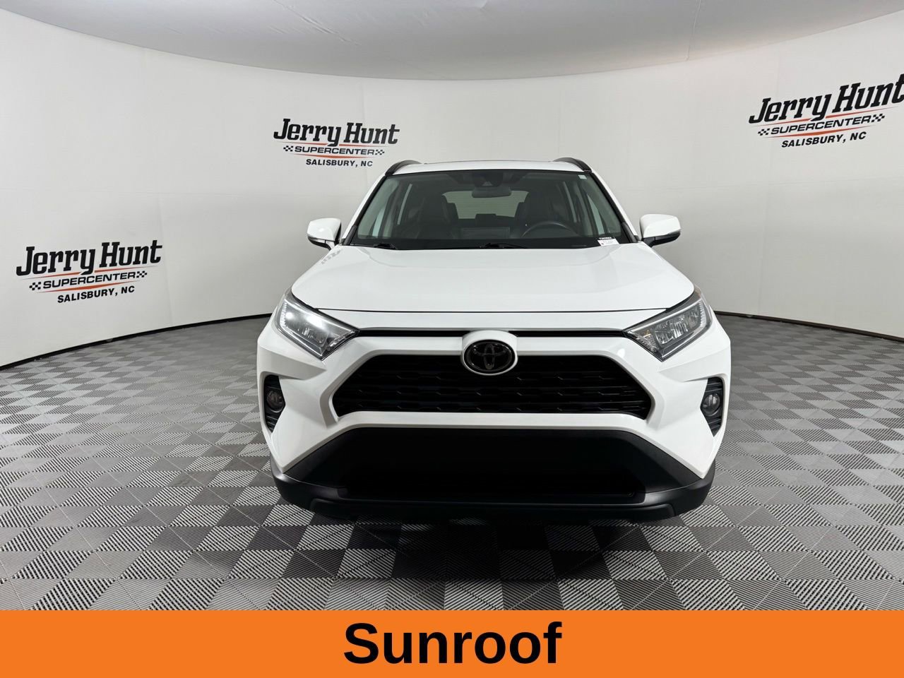 Used 2020 Toyota RAV4 XLE Premium image 5