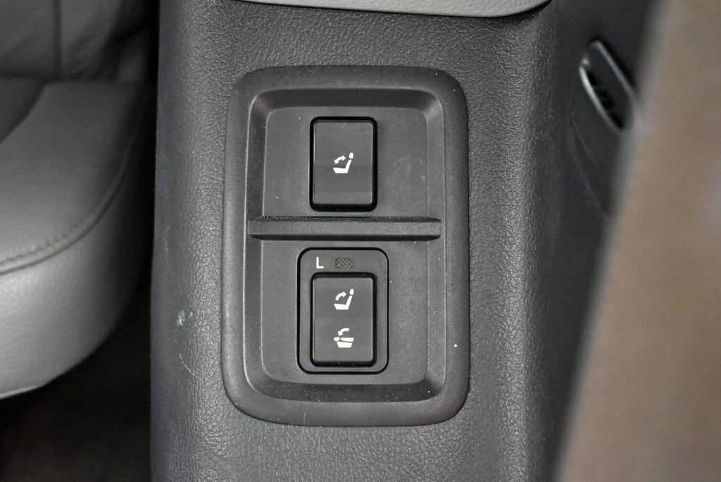 Used 2010 Toyota Sequoia Platinum image 19