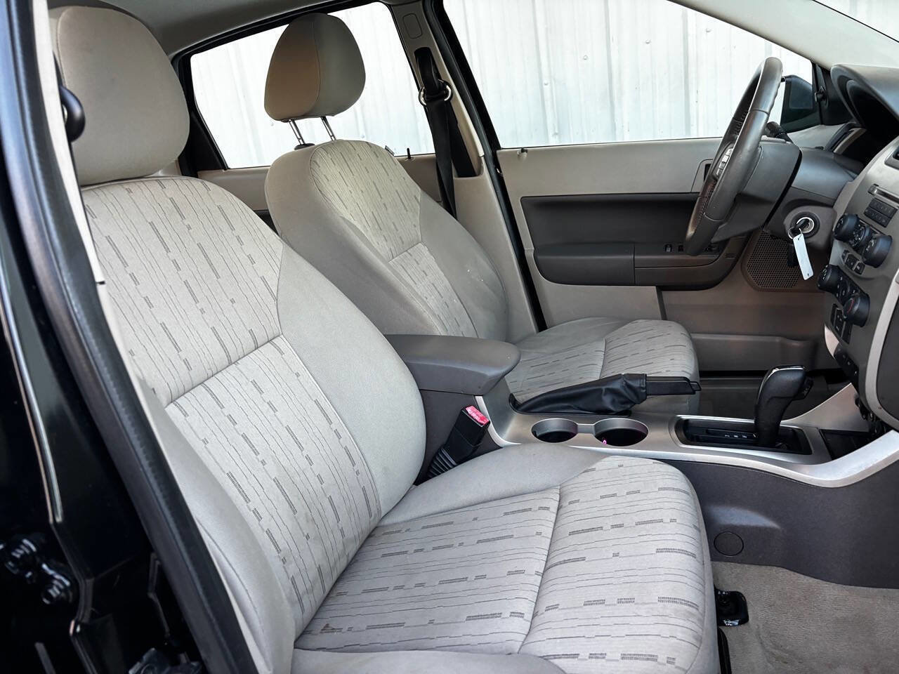 Used 2010 Ford Focus SE image 14