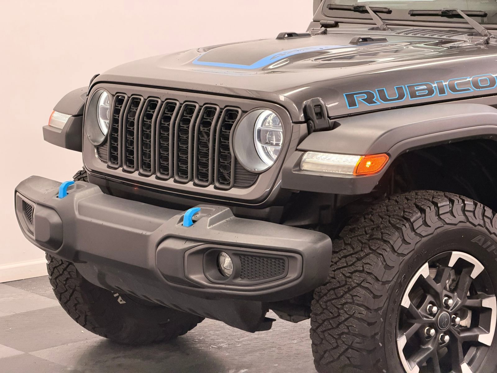 Used 2024 Jeep Wrangler Unlimited Rubicon 4xe AWD/4WD image 2