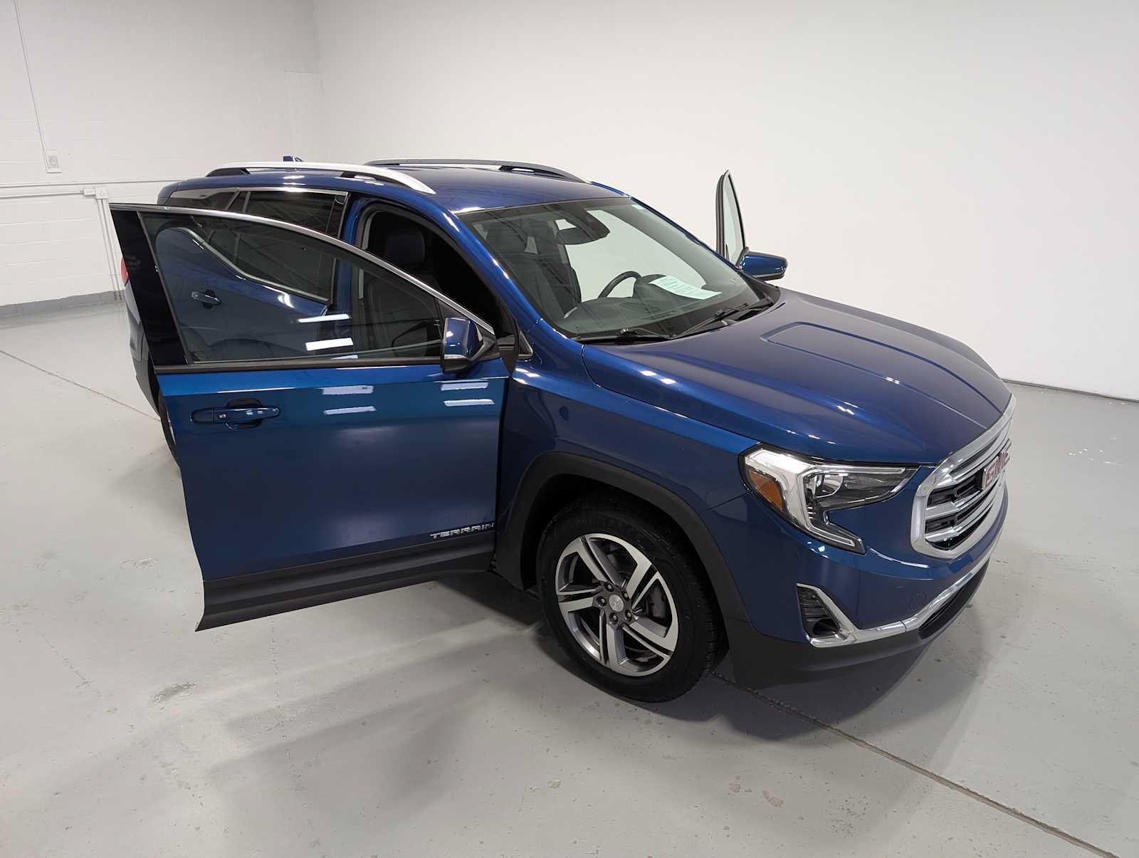 Used 2020 GMC Terrain SLT w/ Preferred Package AWD/4WD image 16
