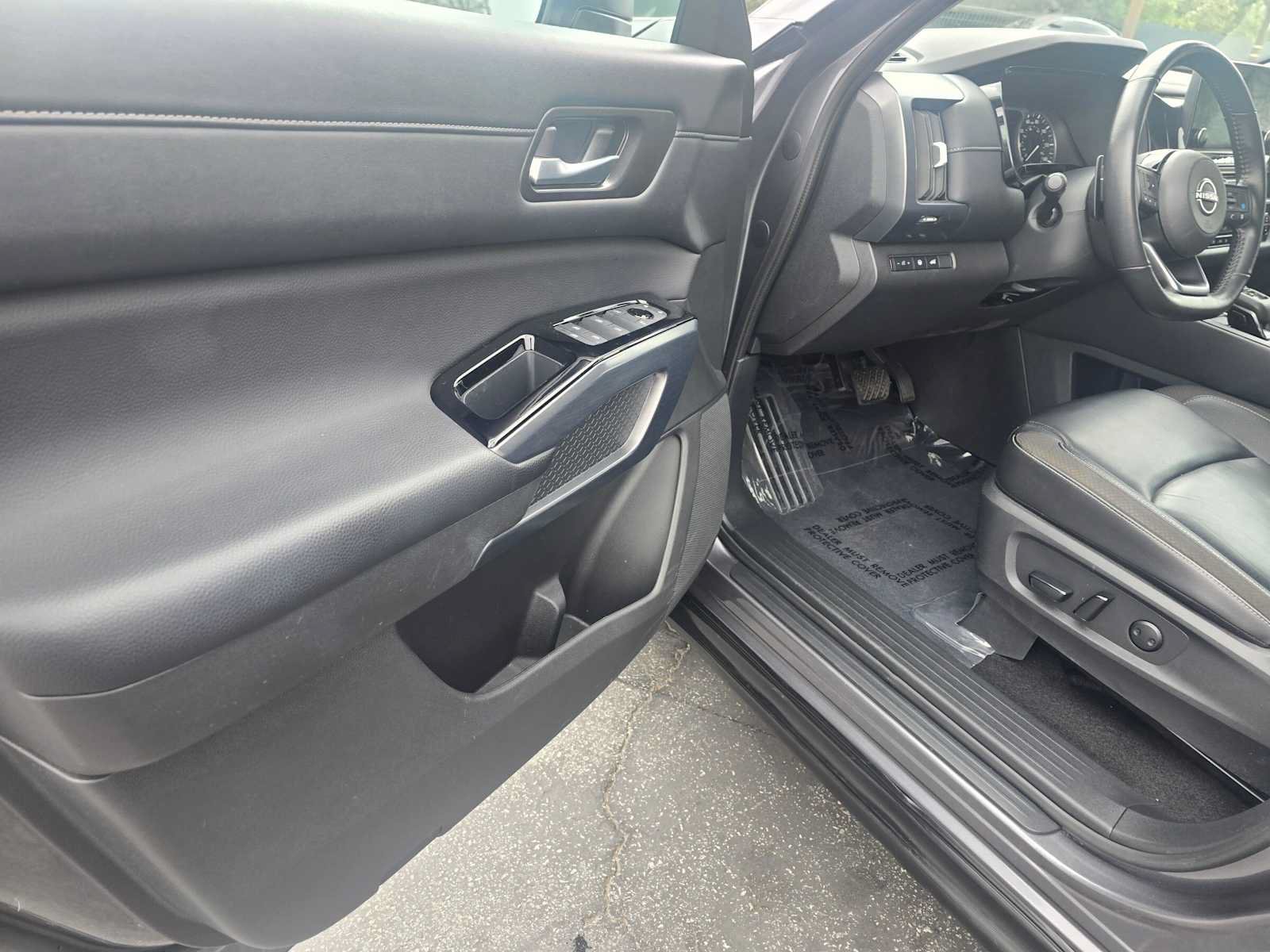 Used 2025 Nissan Pathfinder SL FWD image 22