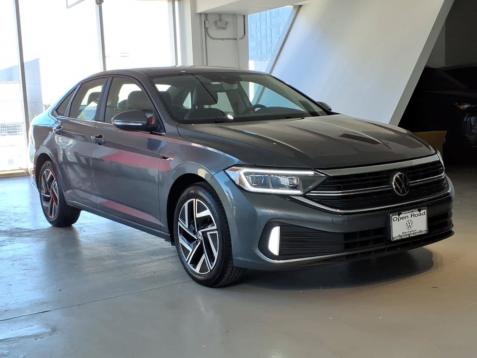 Used 2023 Volkswagen Jetta SEL FWD image 3