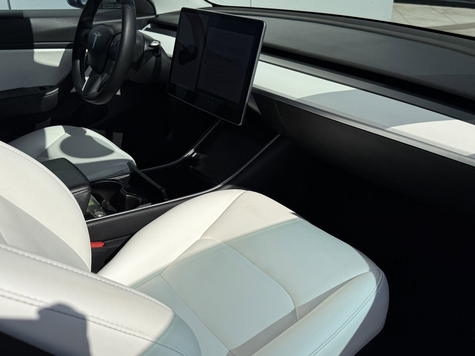 Used 2020 Tesla Model 3 Standard Range image 9