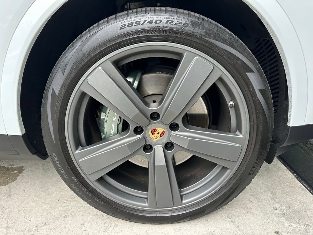 Certified 2024 Porsche Cayenne AWD/4WD image 15
