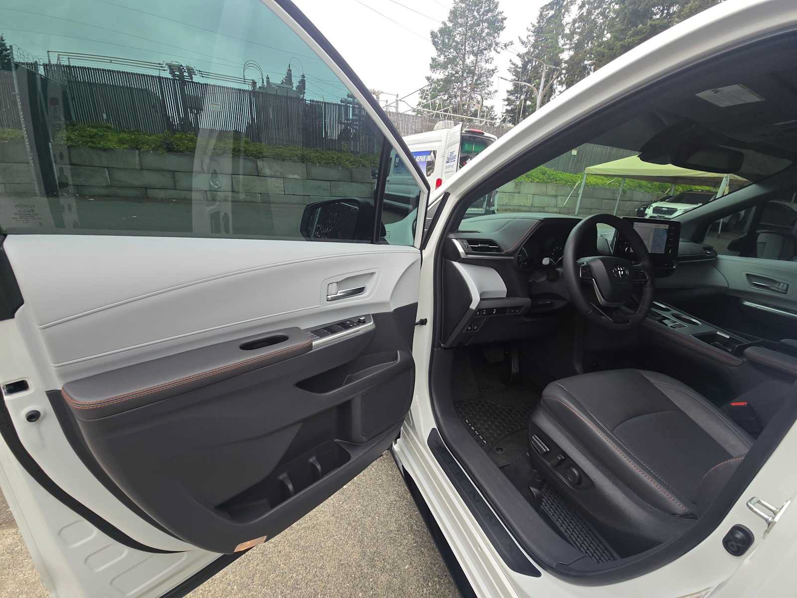 Used 2024 Toyota Sienna XSE AWD/4WD image 20