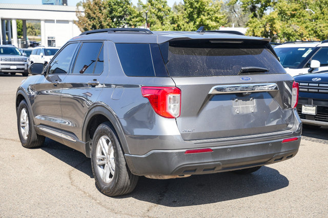 Used 2022 Ford Explorer XLT RWD image 2