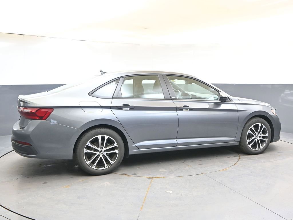 Used 2025 Volkswagen Jetta Sport image 6