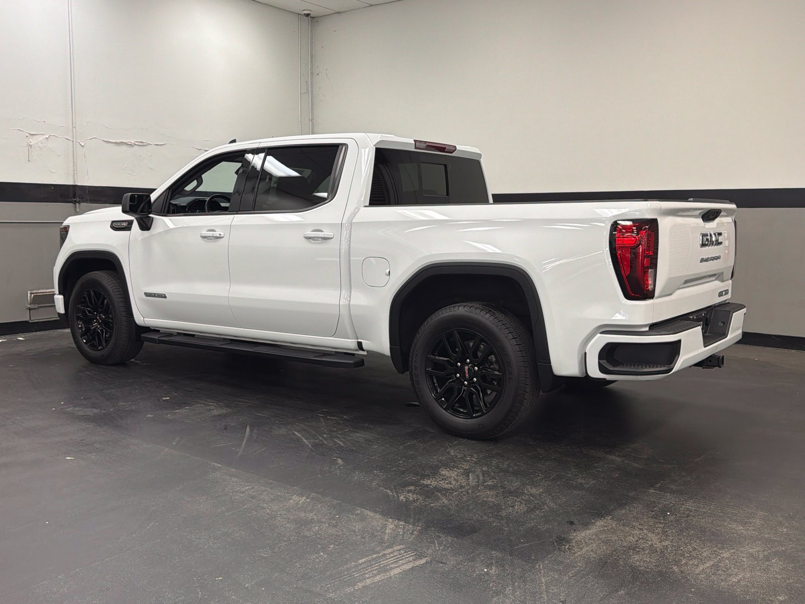 Used 2025 GMC Sierra 1500 Elevation w/ Preferred Package RWD image 8