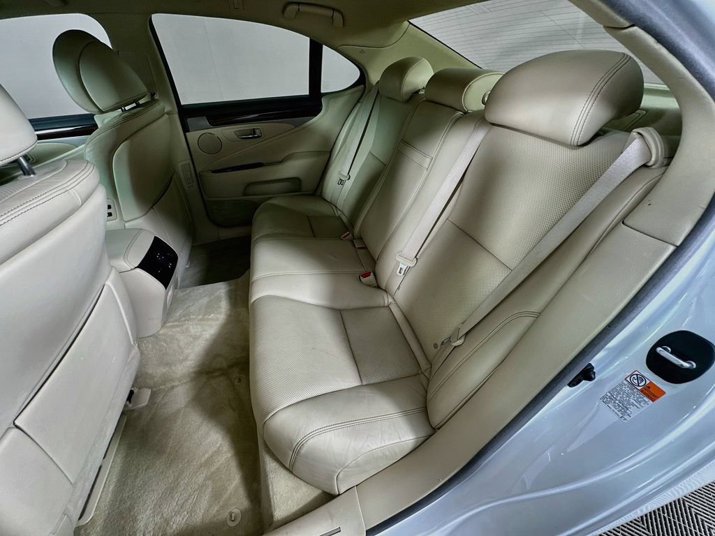 Used 2016 Lexus LS 460 w/ Comfort Package RWD image 25