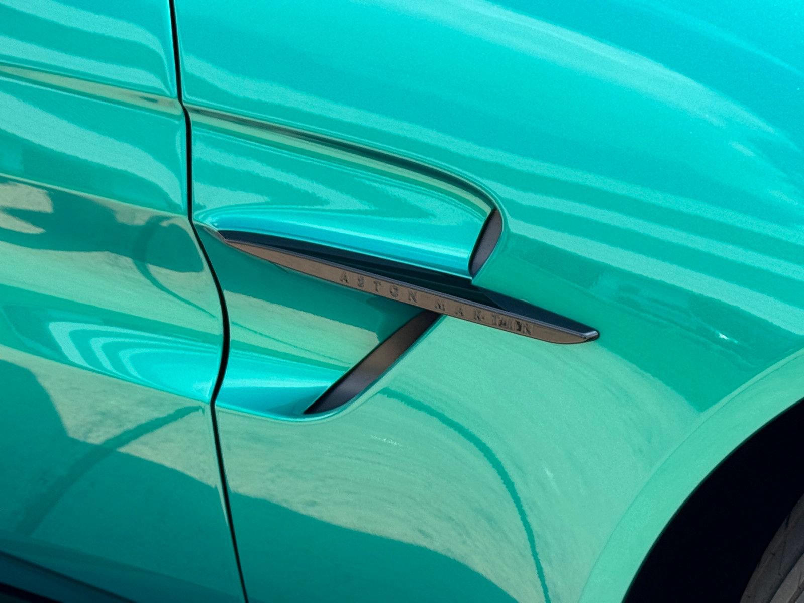 New 2026 Aston Martin V8 Vantage Coupe RWD image 22