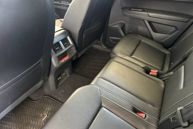 Used 2020 Volkswagen Atlas Cross Sport SE w/ Panoramic Sunroof Package FWD image 12