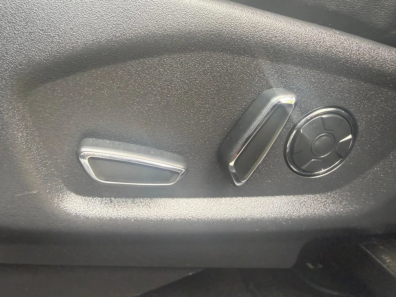 Used 2016 Ford Explorer Platinum AWD/4WD image 32